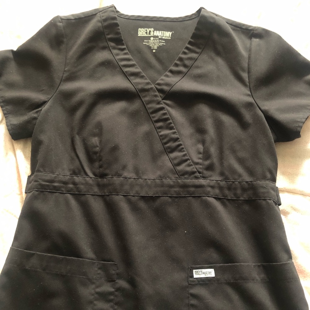Grey’s Anatomy black scrubs